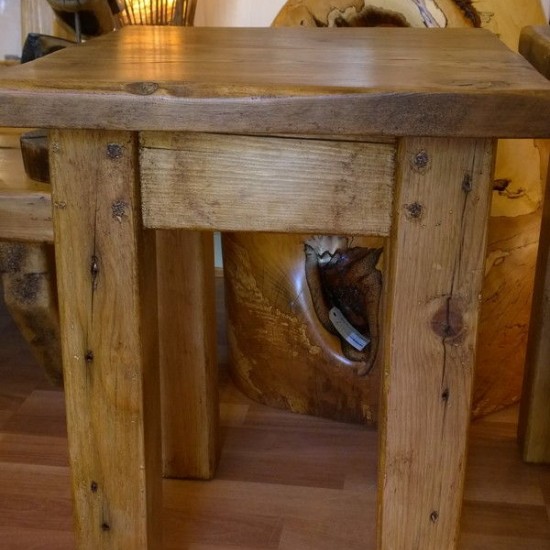 Pine corner clearance table